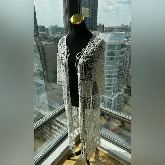 🆕 FARM Rio 🧿 NWOT Floral Crochet Lace Through Kimono, White - Sz L - Picture 4 of 15
